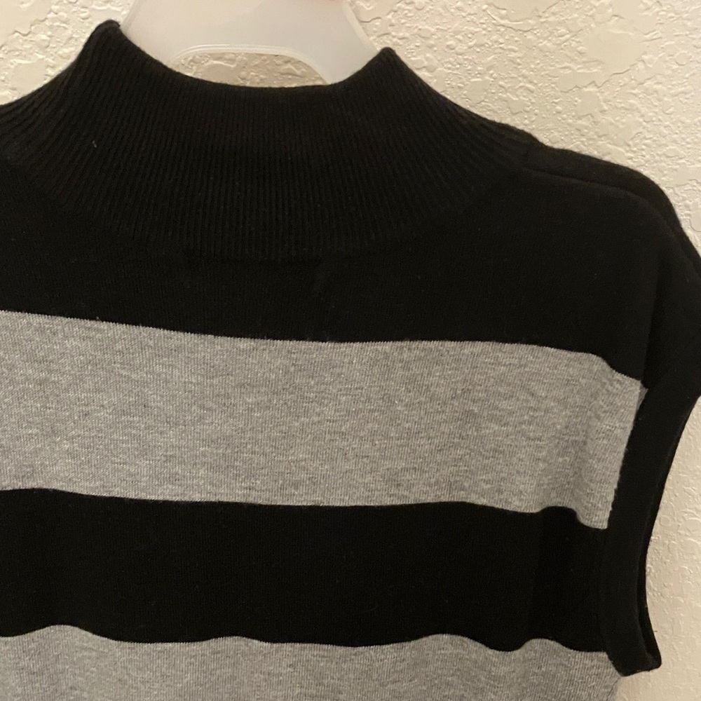 Black and Gray Striped Sleeveless Sweater - Picture 3 of 3